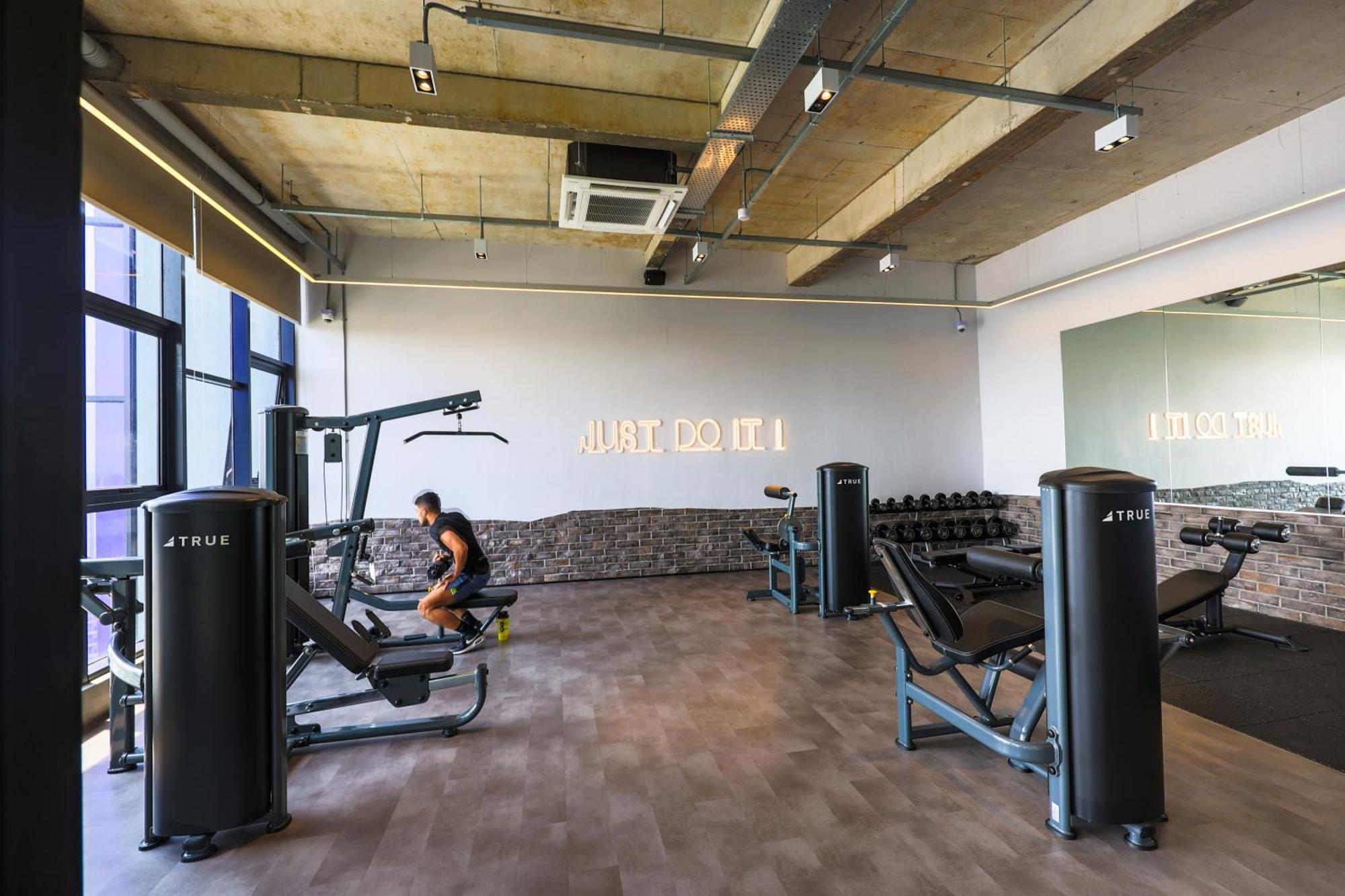 Millerz Square By Mykey Apartment Куала Лумпур Екстериор снимка The gym at the University of Roehampton
