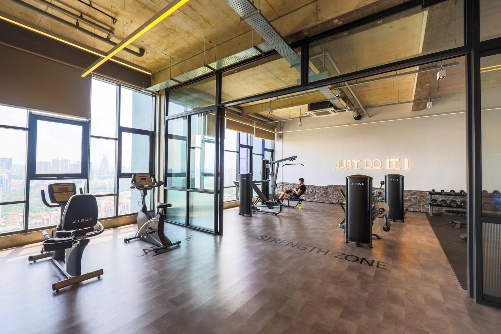 Millerz Square By Mykey Apartment Куала Лумпур Екстериор снимка The gym at the 100th floor