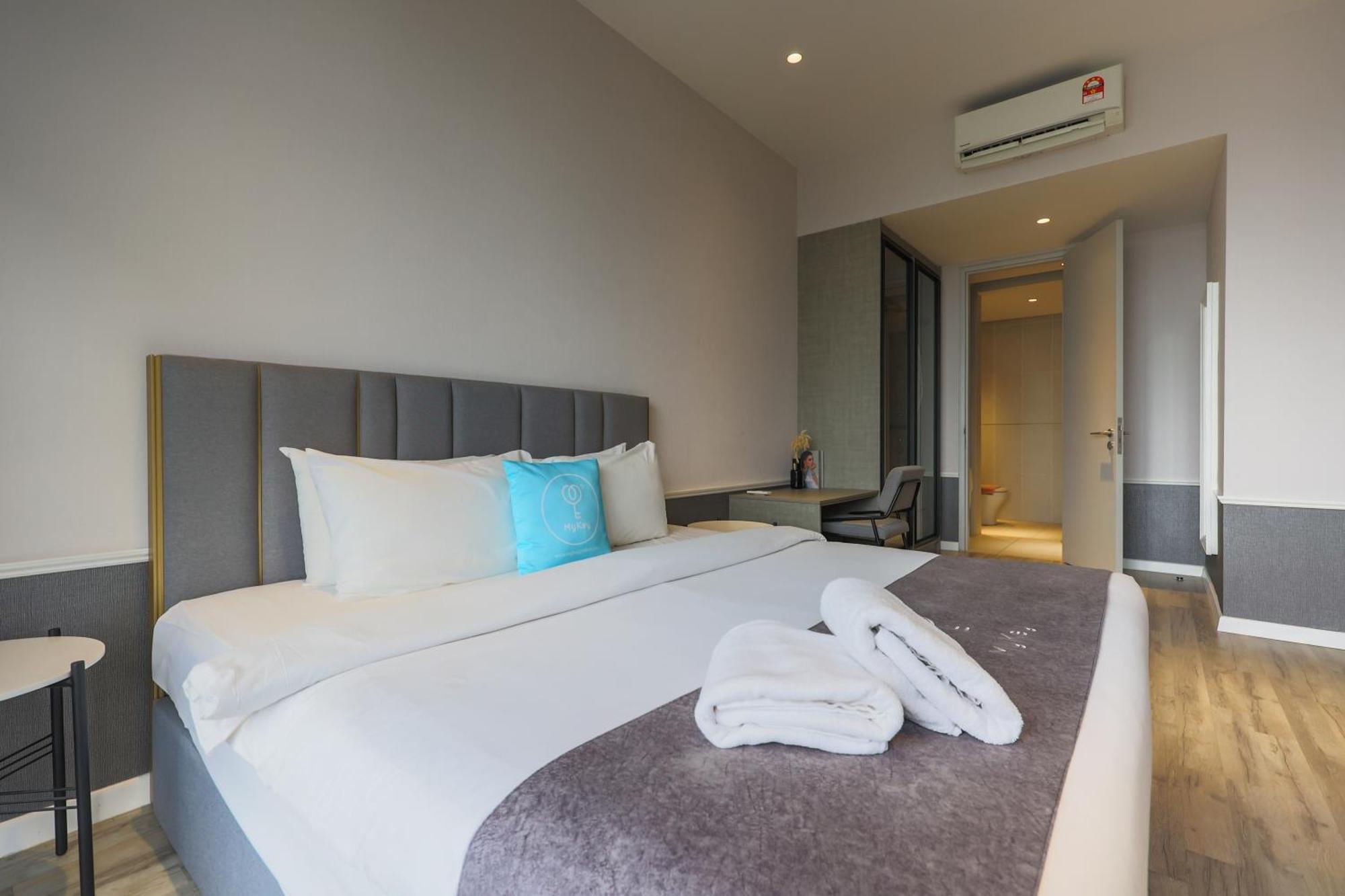 Millerz Square By Mykey Apartment Куала Лумпур Екстериор снимка A bedroom in a serviced apartment in Kuala Lumpur, Malaysia.