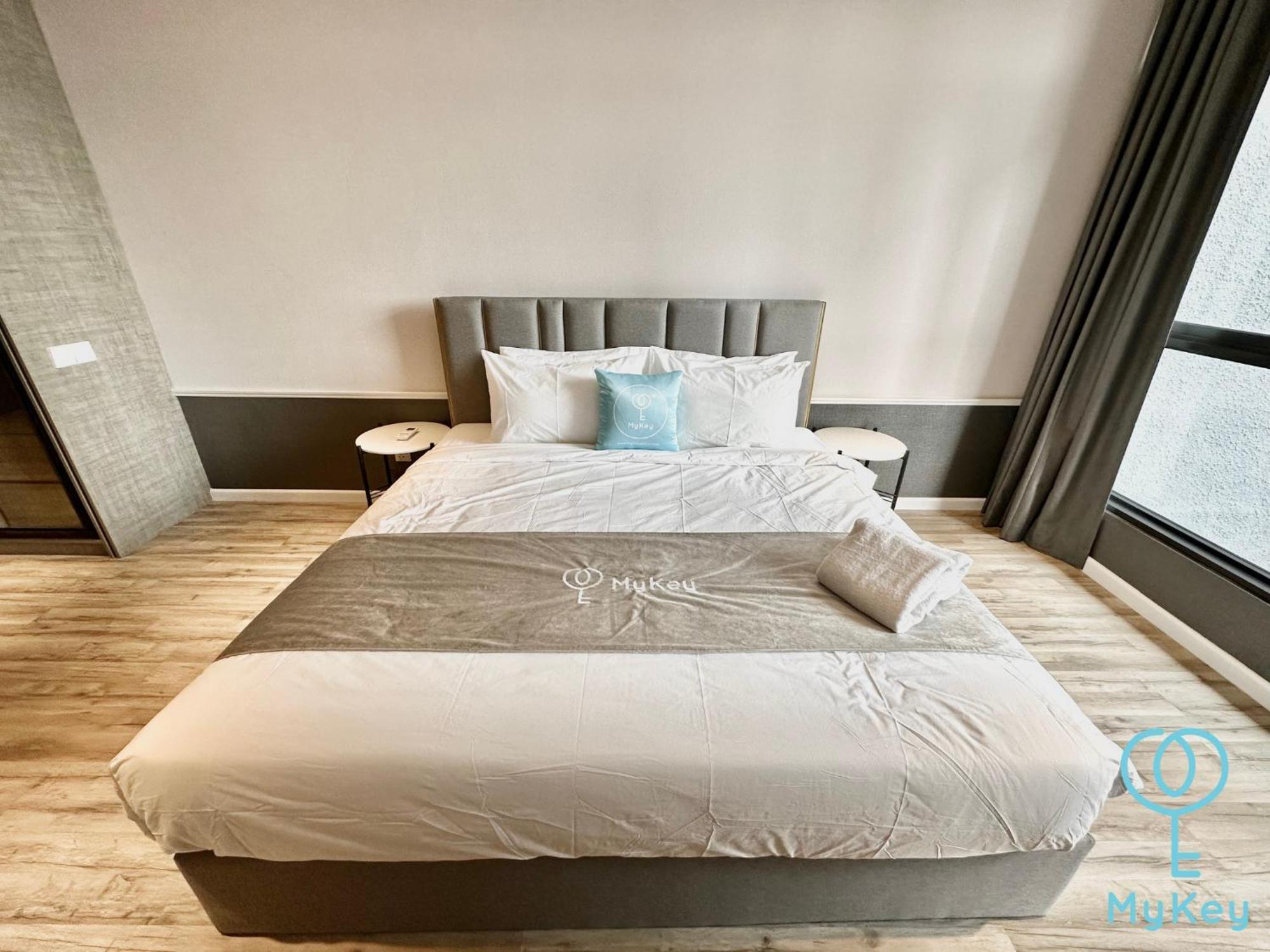 Millerz Square By Mykey Apartment Куала Лумпур Екстериор снимка A bedroom in a serviced apartment in Hong Kong